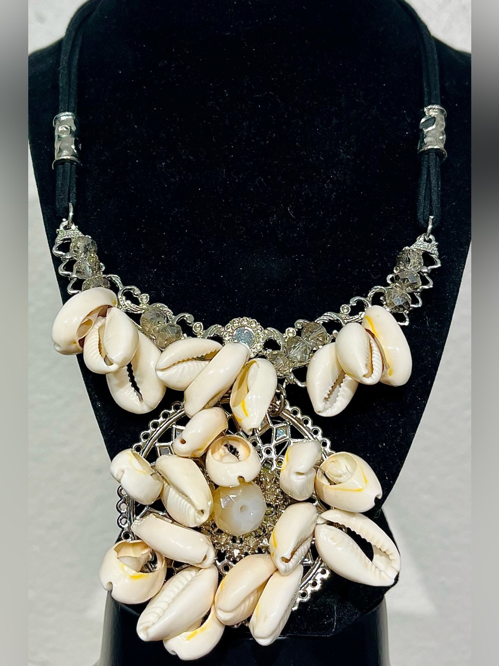 Vintage Shell Pendant Statement Necklace in Cream and White